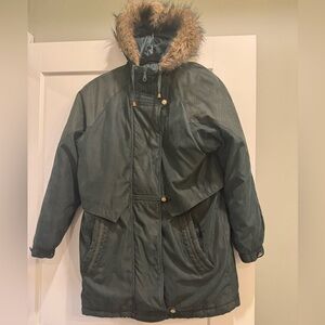 Vintage women’s Braetan faux fur hooded coat in green